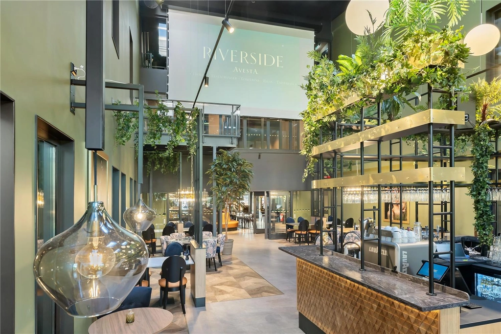 Event in restaurant Riverside