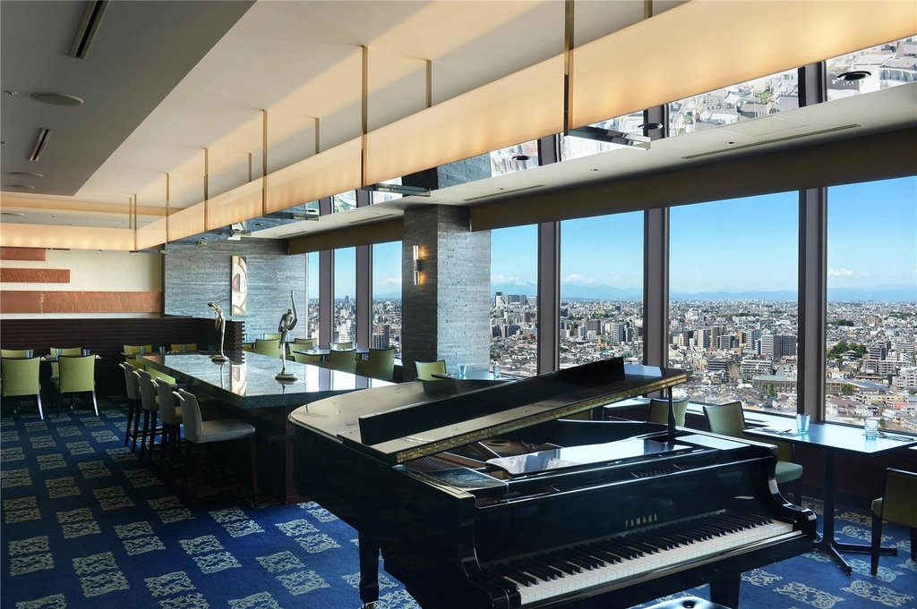 Dining & Bar OVEST