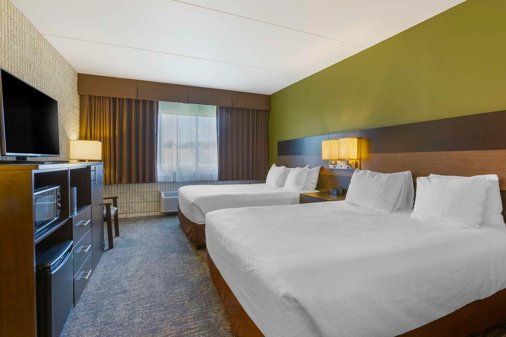 Standard Double Queen Guest Room
