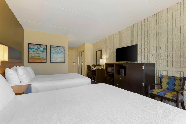 Standard Double Queen Guest Room