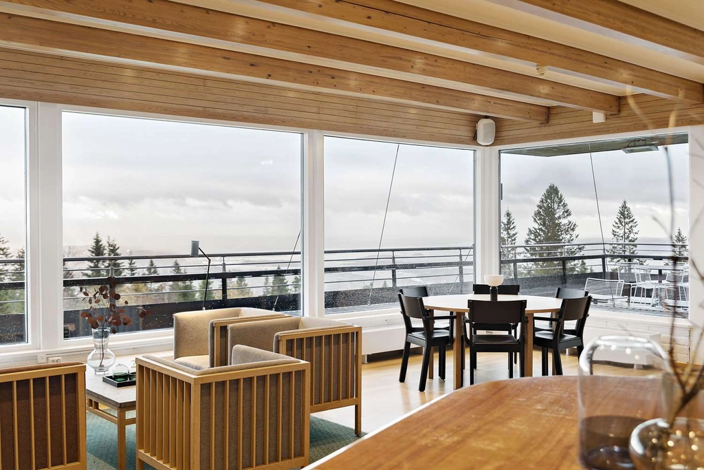 Lounge area with view