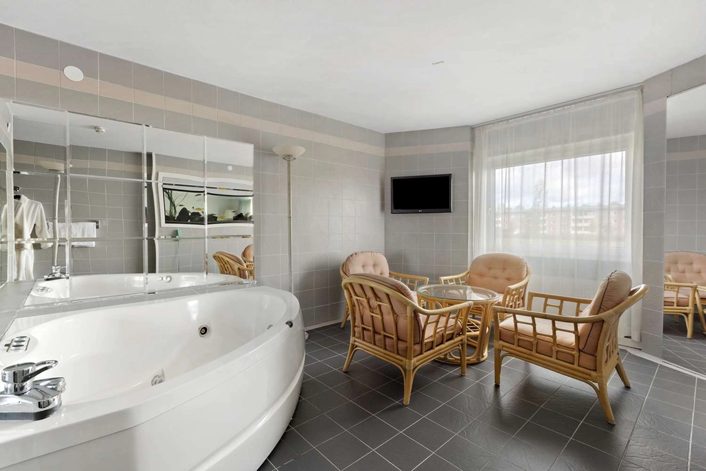 Suite bathroom BW Hotel Scheele