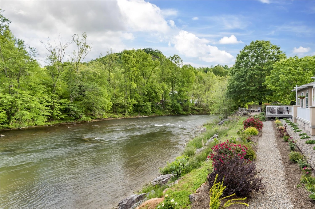 BW Dillsboro NC River
