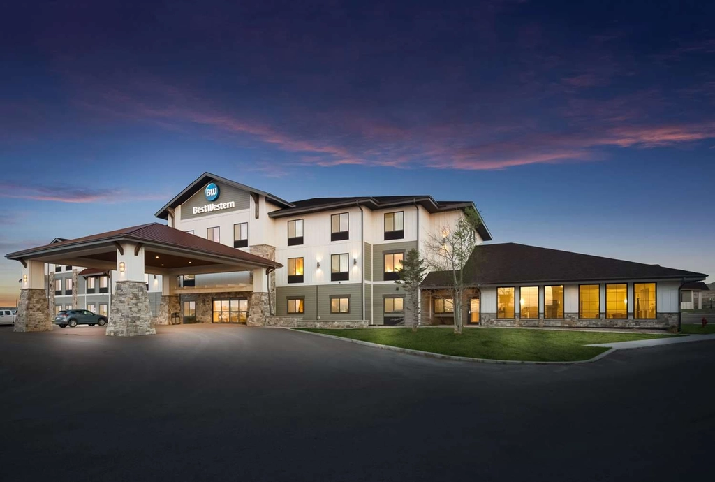 Exterior view of hotel.