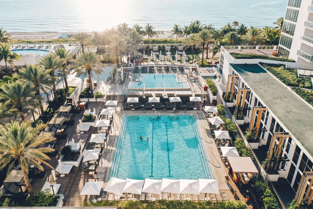 Pools | Eden Roc Miami Beach
