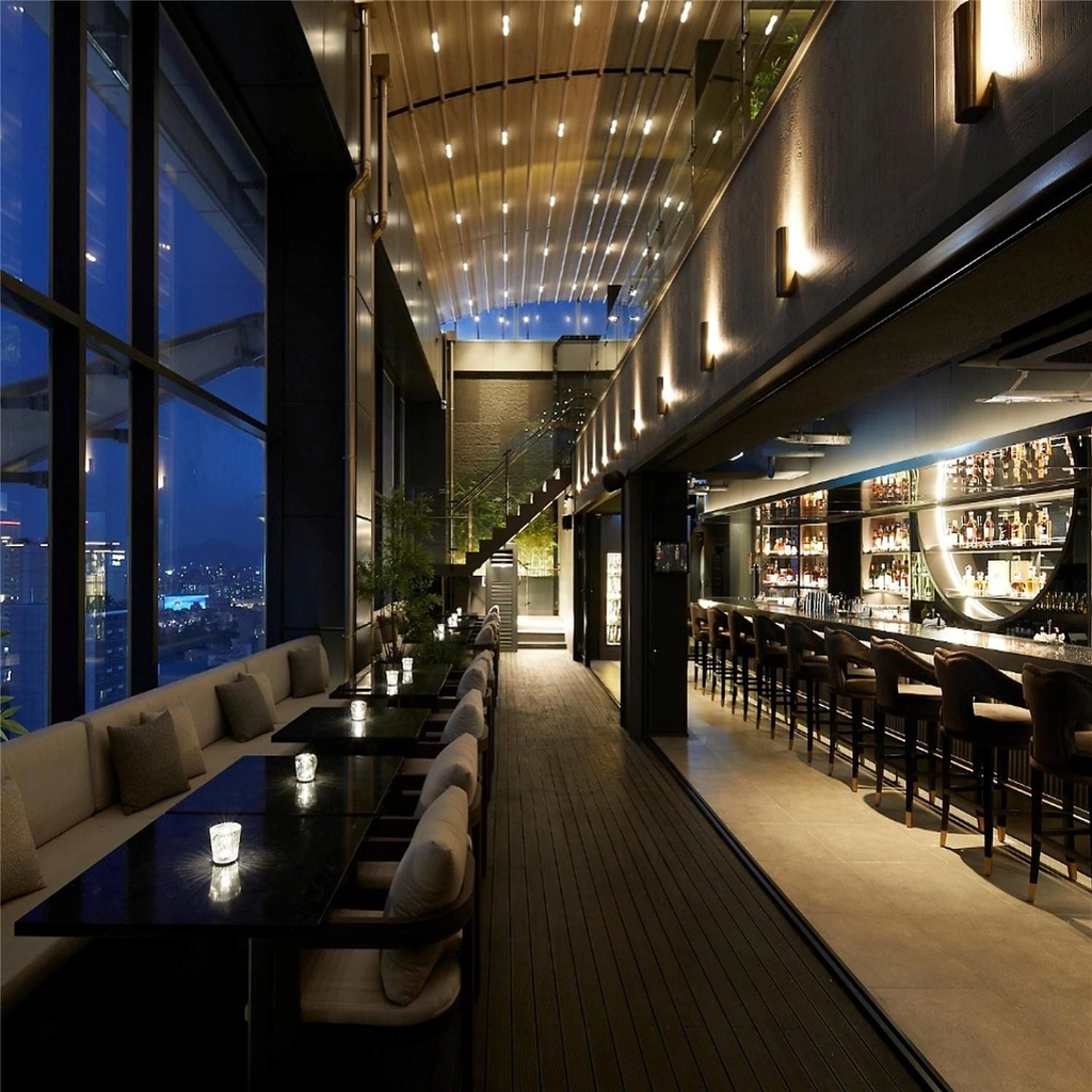 1808 Lounge Bar – Drinks with a City View