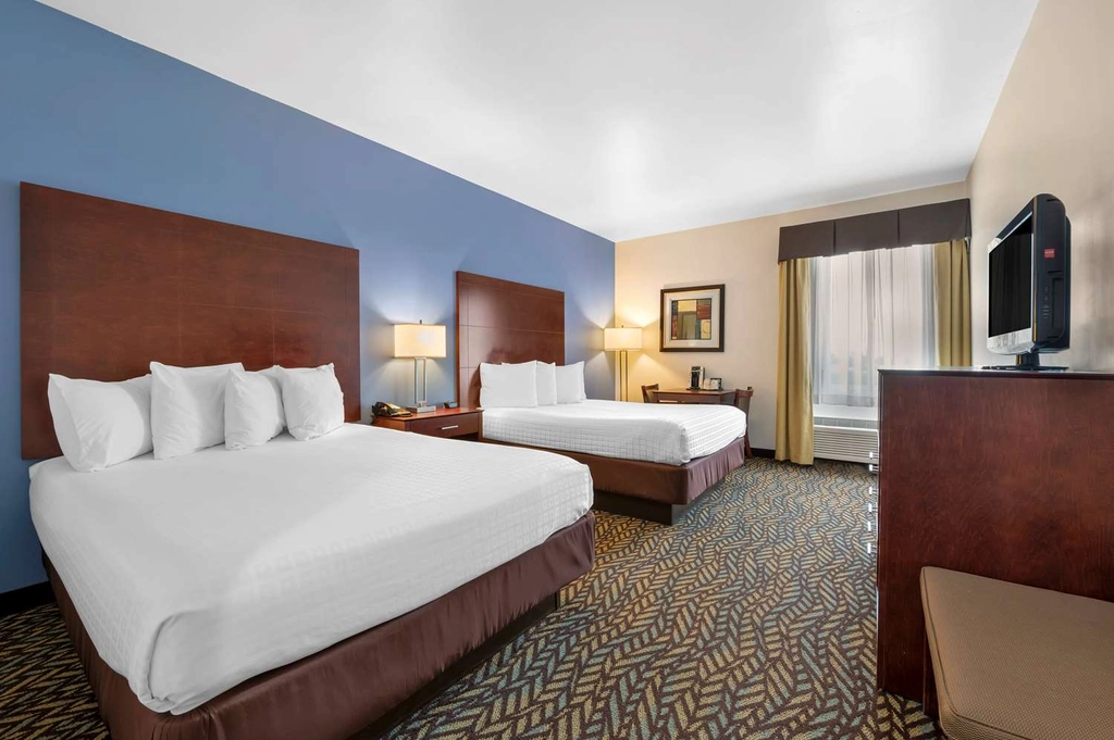 2 queen suite