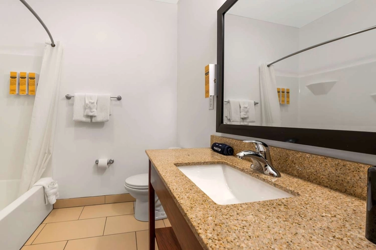 2 queen suite