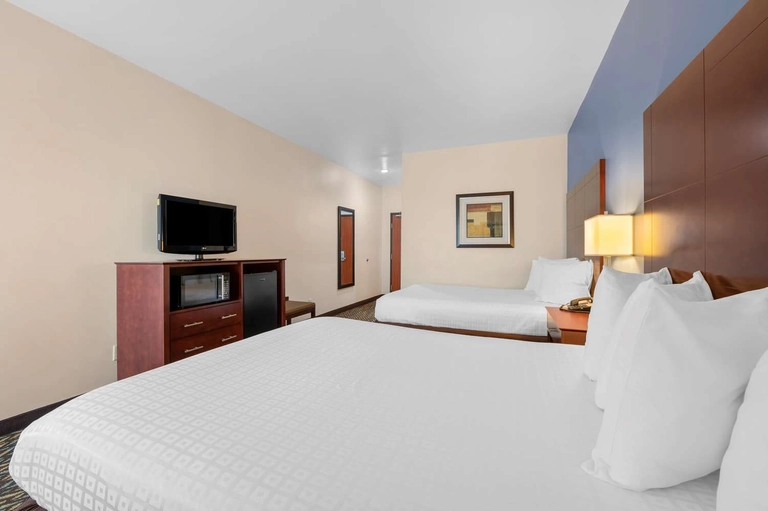 2 queen suite