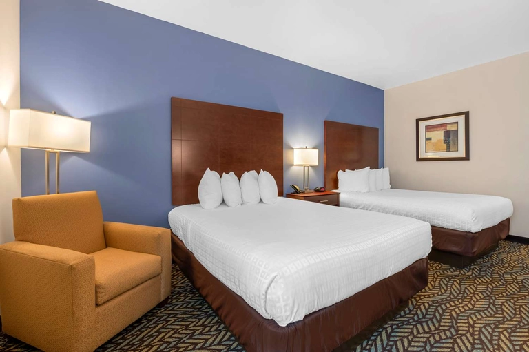 2 queen room