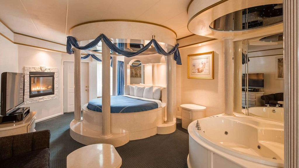 Roman Palace Suite