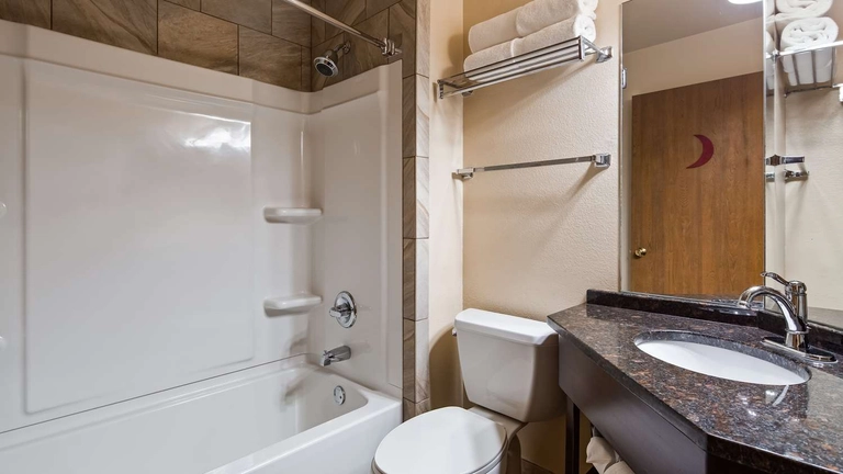 King Bed Spa w/ Fireplace