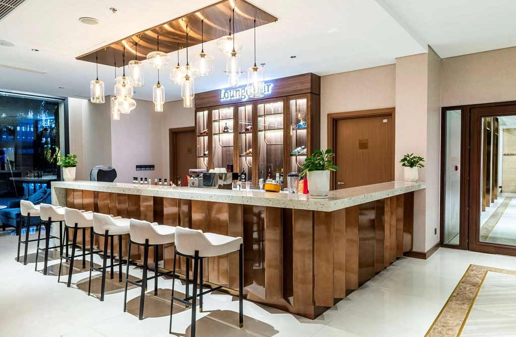 Bar and Lounge
