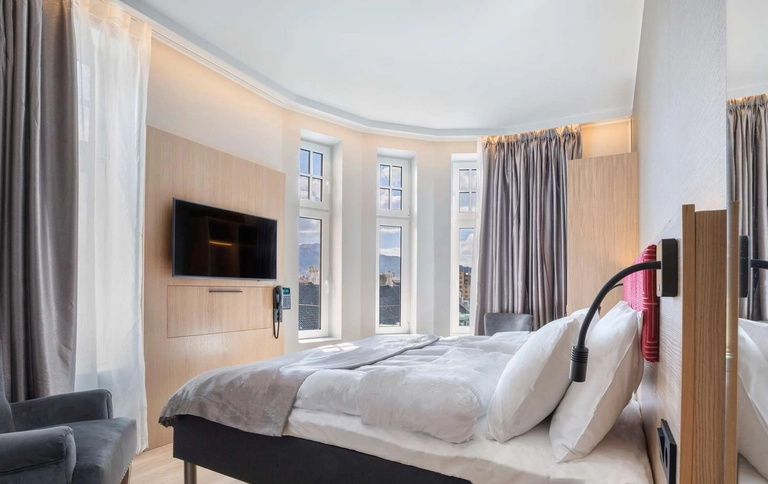 Superior King Room retusjert