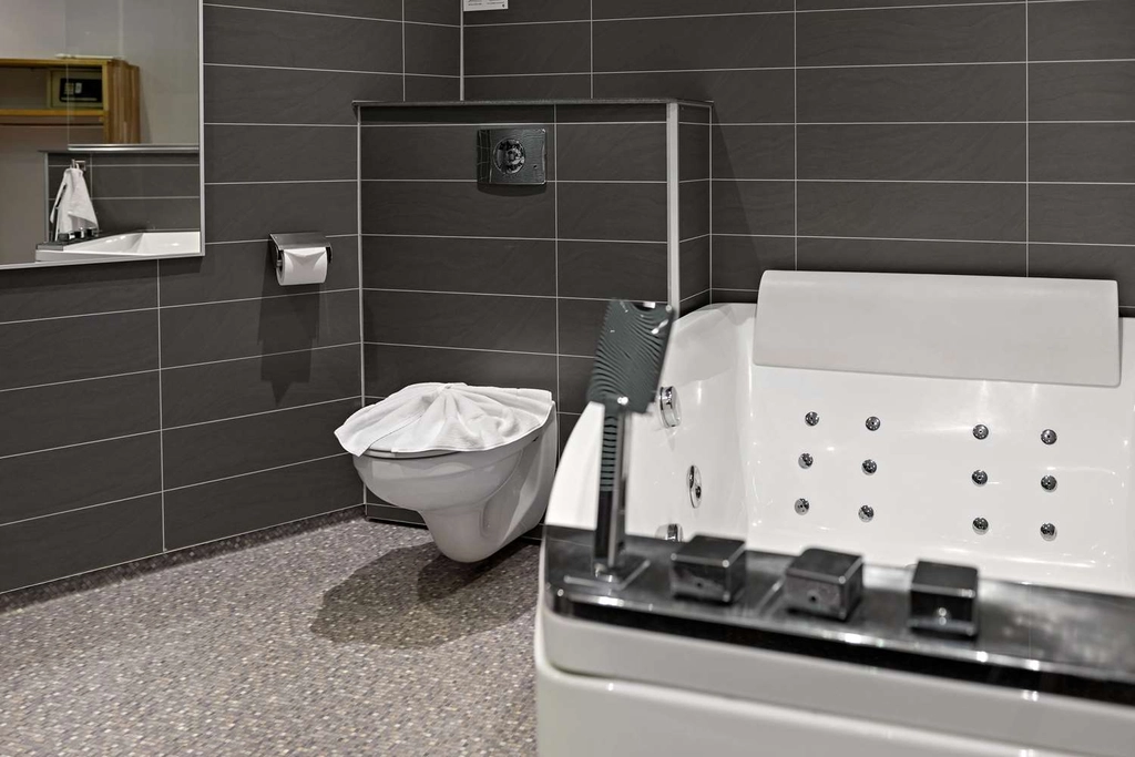Suite Bathroom BW Hotel Anno