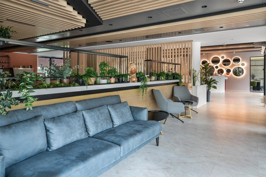 lobby plus