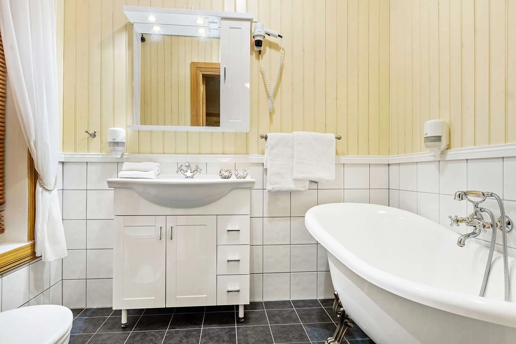 Sandtorgholmen Room Junior suite bath