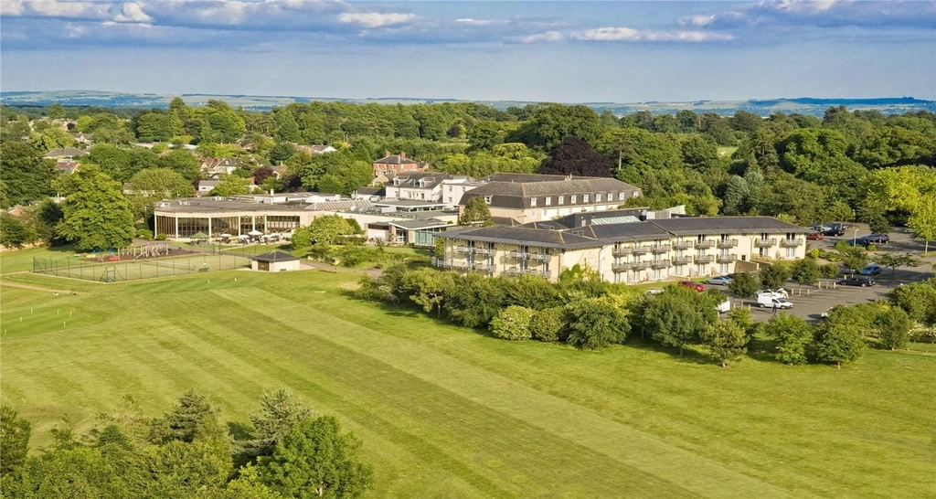 blunsdon house hotel grounds and hotel