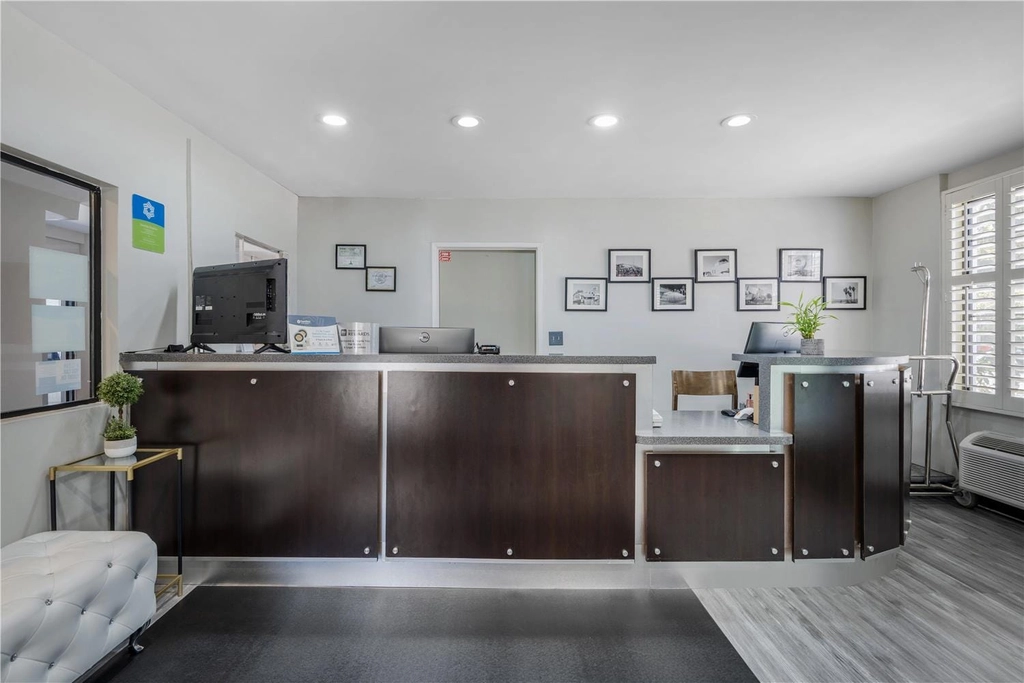 Front Desk/Reception
