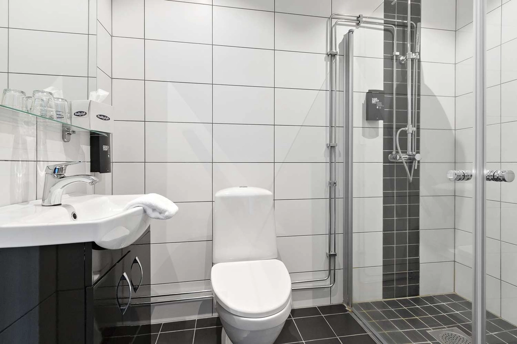 Best Western Hedåsen King bed balcony and family Bathroom