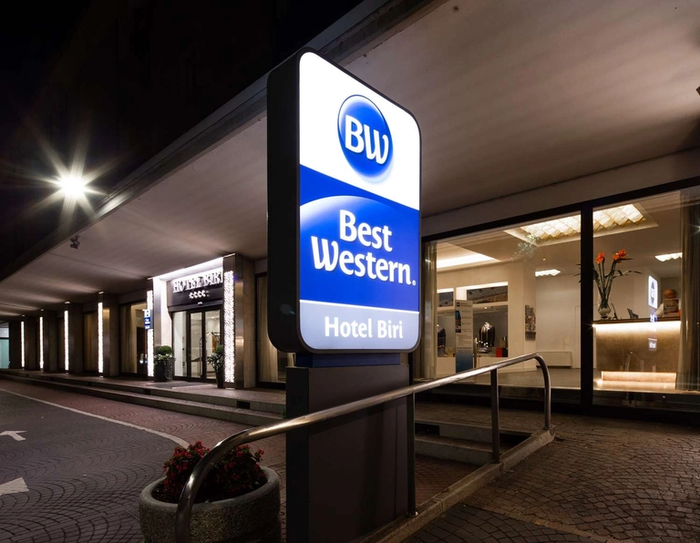 Hotel/Entrance