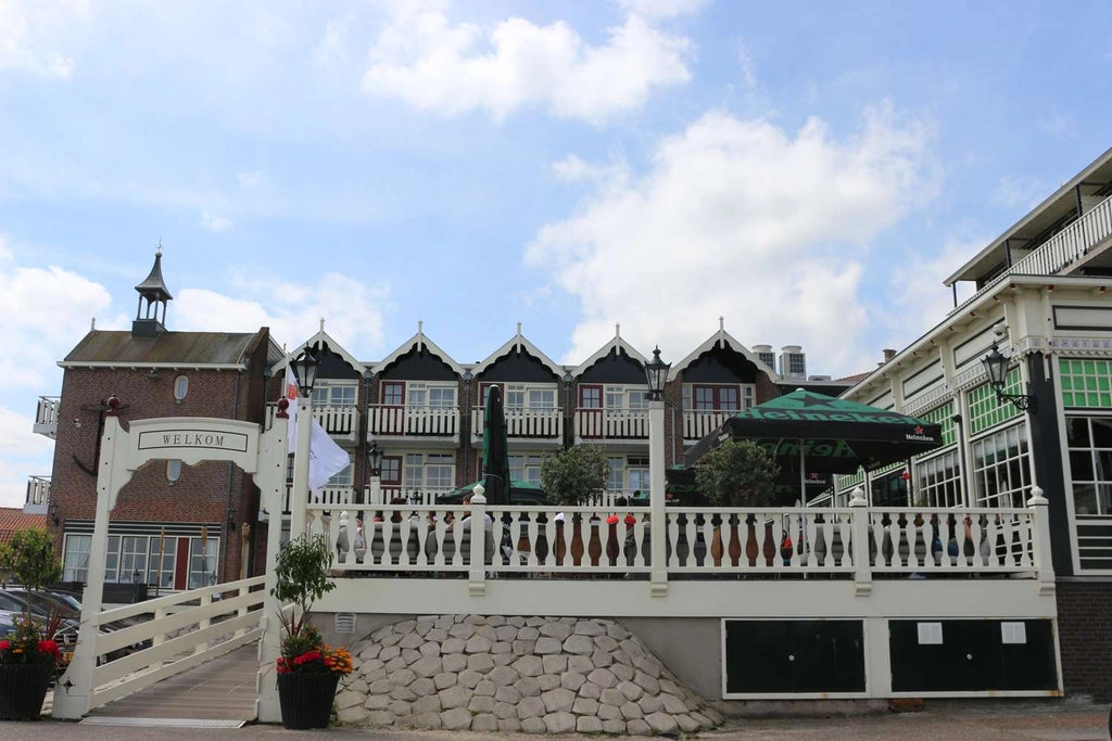 Exterior terrace
