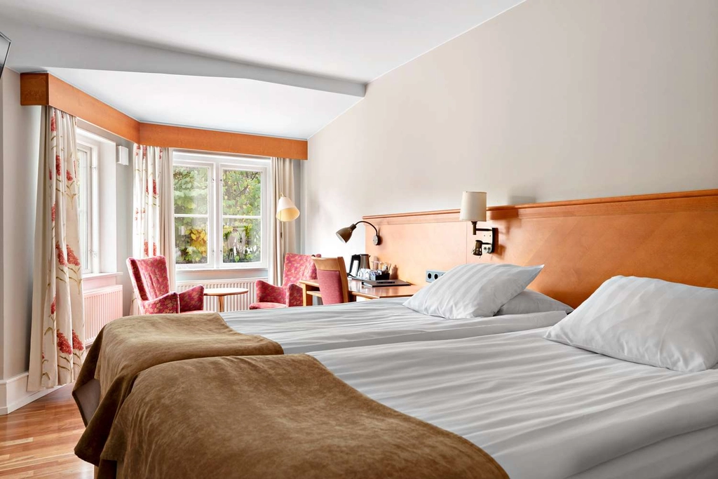 Double Standard Strand hotel