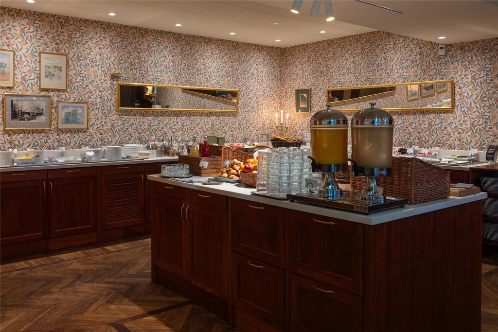 Breakfast buffet room Strand Hotel