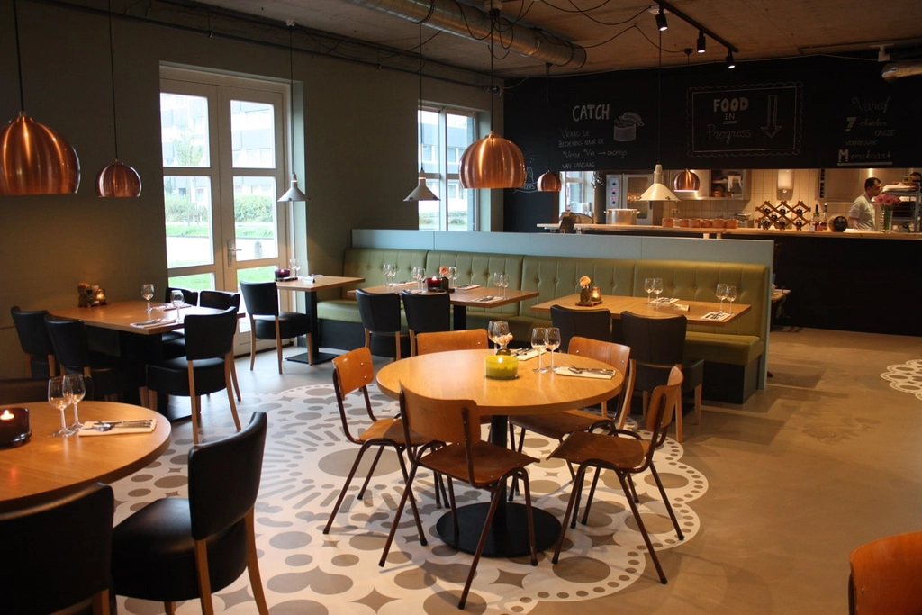 22 Kitchen & Bar