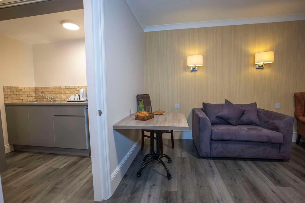 manor hotel bedrooms