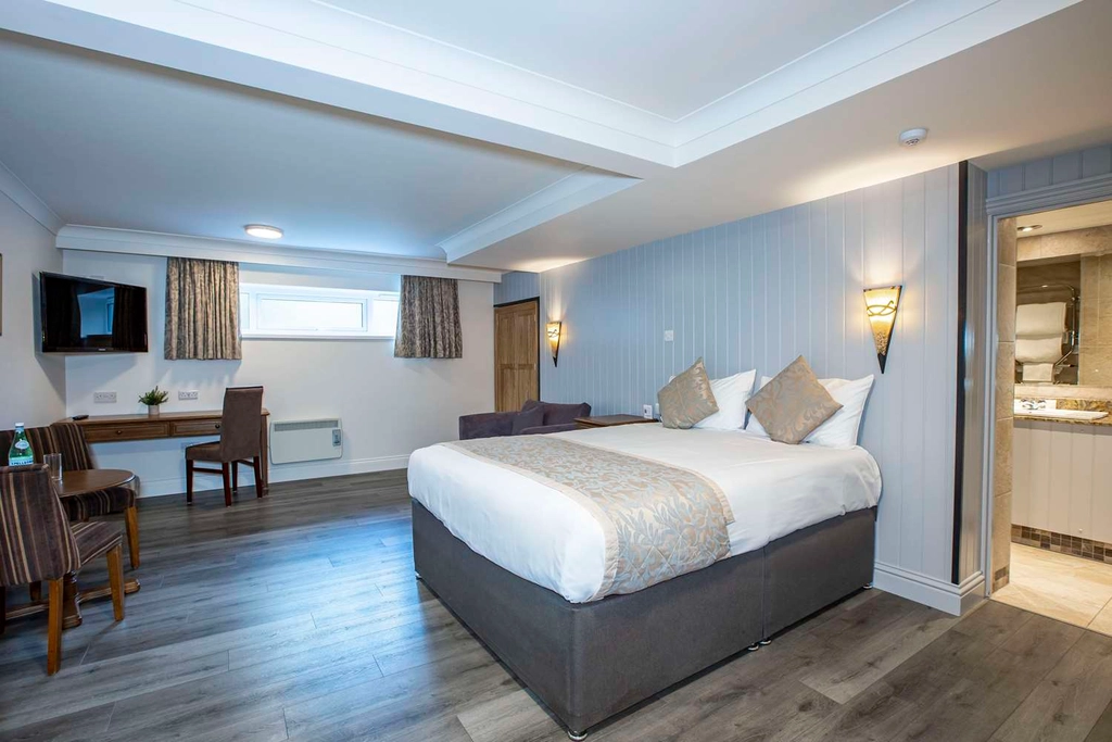 manor hotel bedrooms