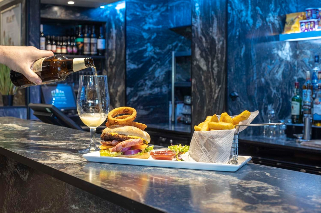 manor hotel dining