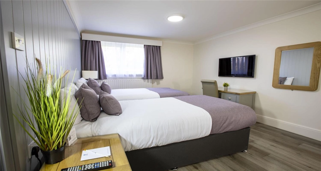 manor hotel bedrooms