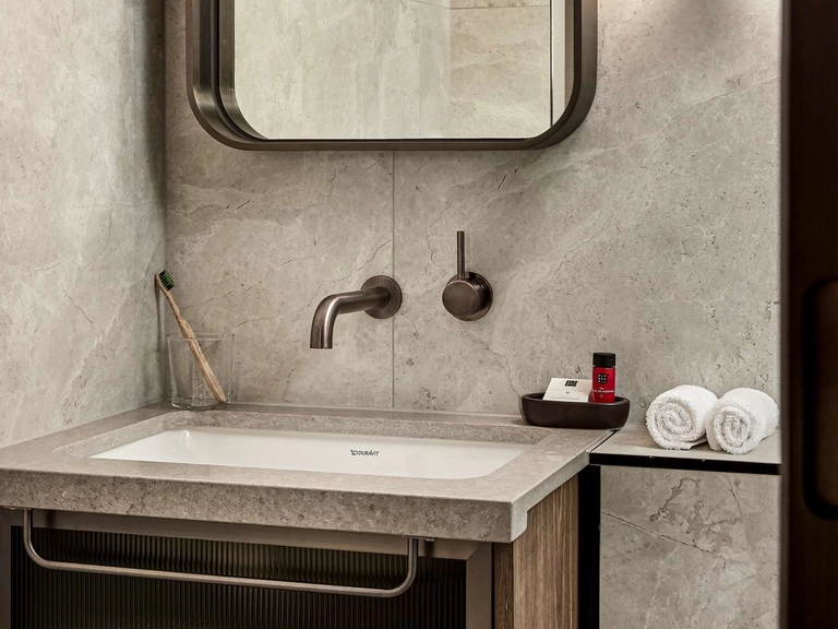 Aiden Darling Harbour mural room bathroom close up