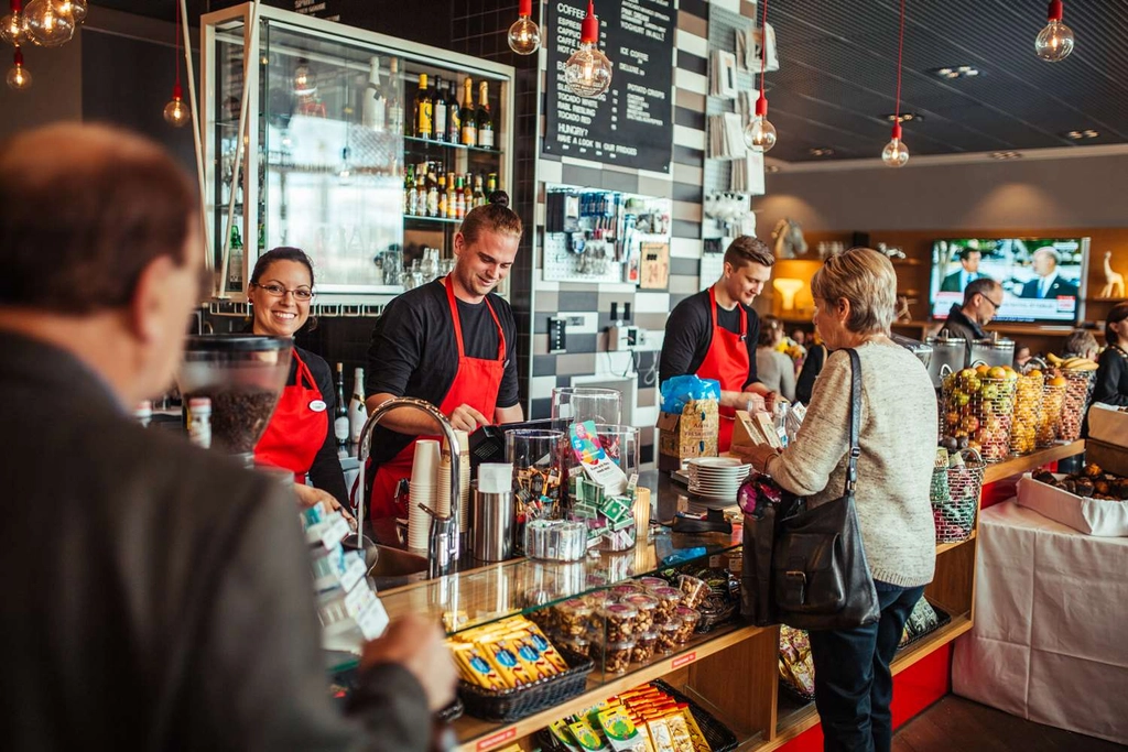 Twentyfourseven lobby café