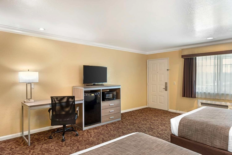 2 Queen Room