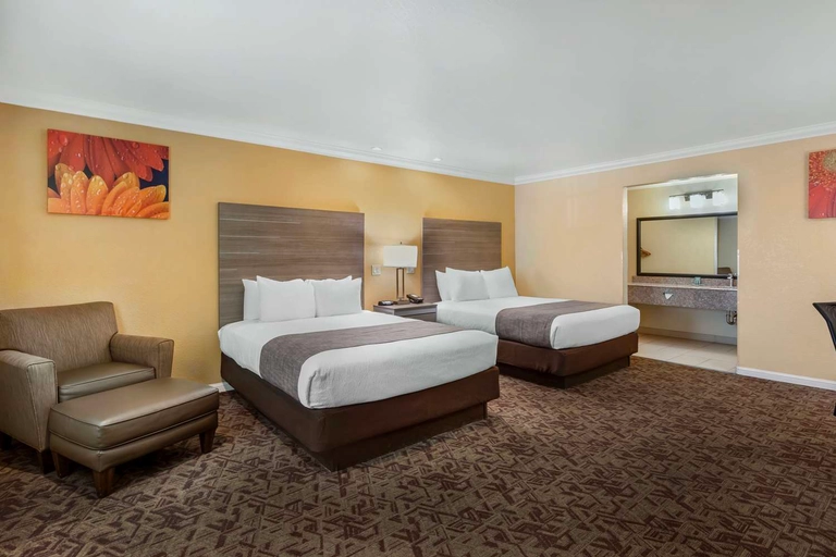 2 Queen Room