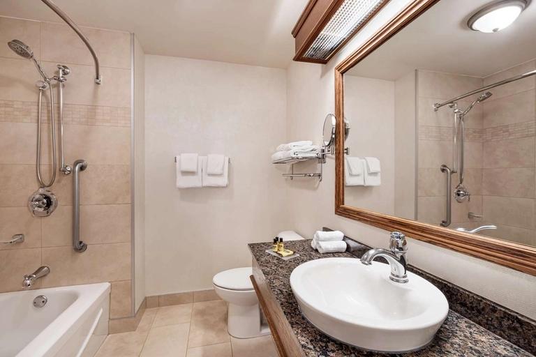 Best Western Plus Quebec City Center Business King