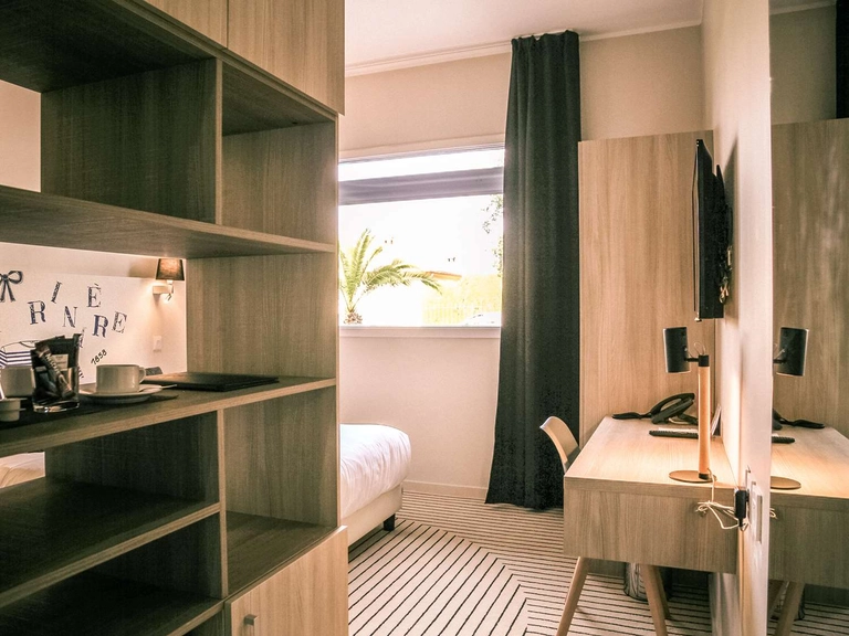 Guest Room Bathroom