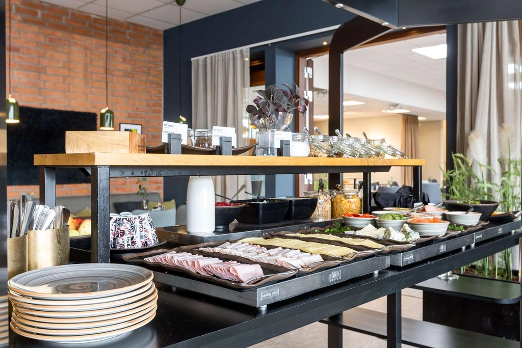 Hotel Falkoping breakfast buffet