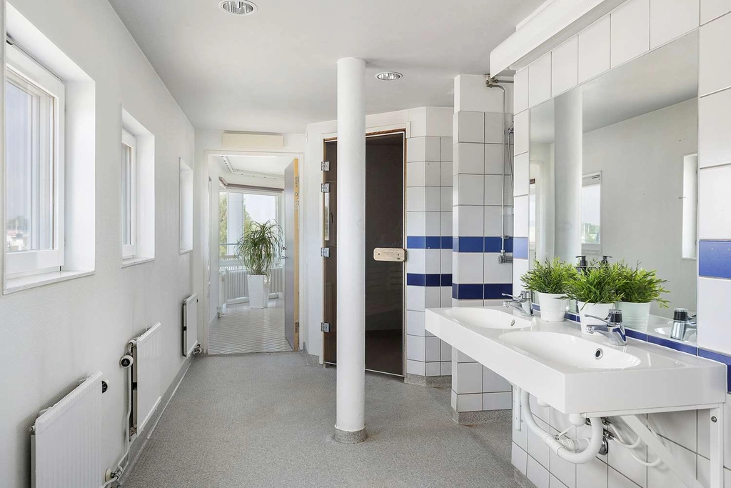 Eurostop Orebro Showers in relax area