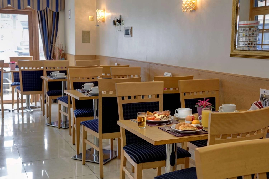 Breakfast Room