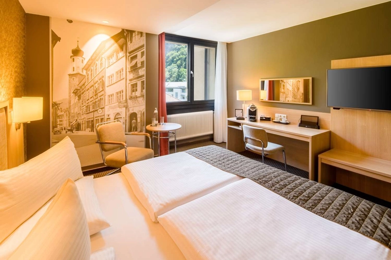 Guest room bath