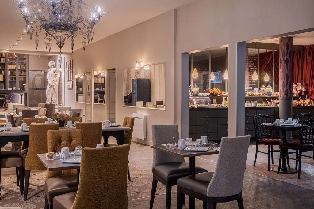 Breakfast Room