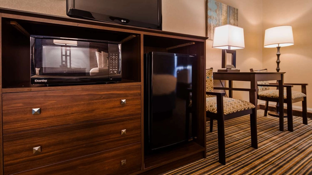 Microwave/Refrigerators In All Rooms