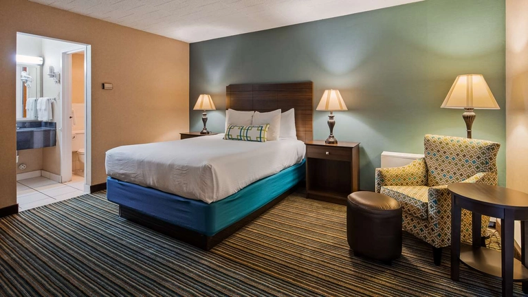 Whirlpool Suite with One King Bed
