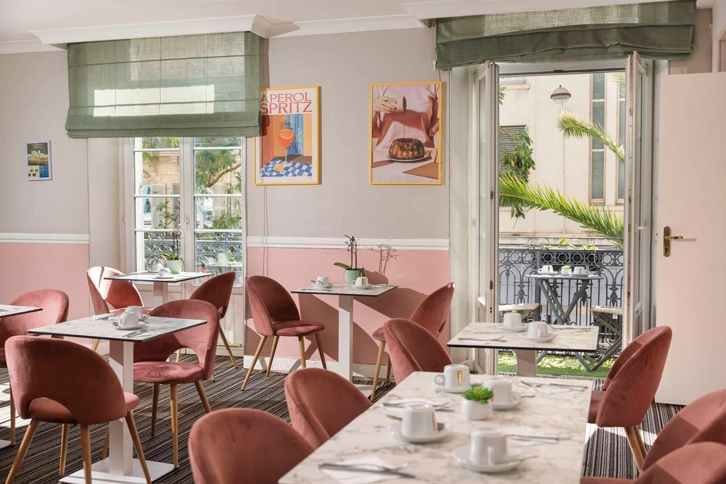 Breakfast area