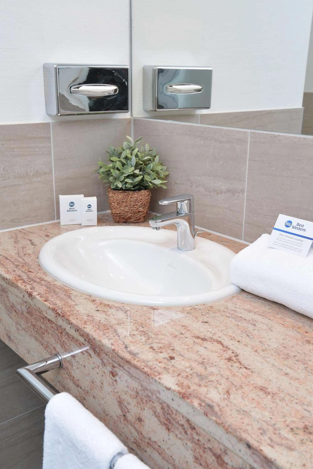 Guest room bath