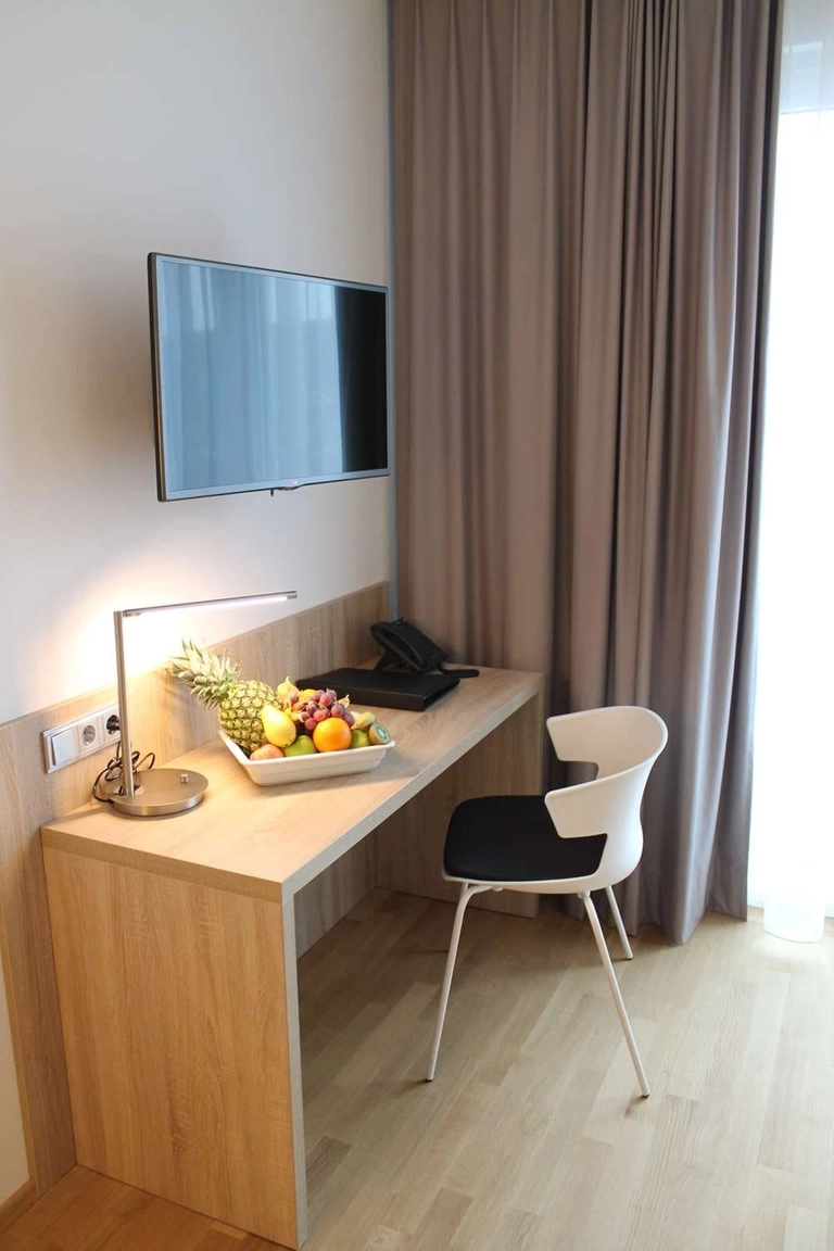 Guest room bath