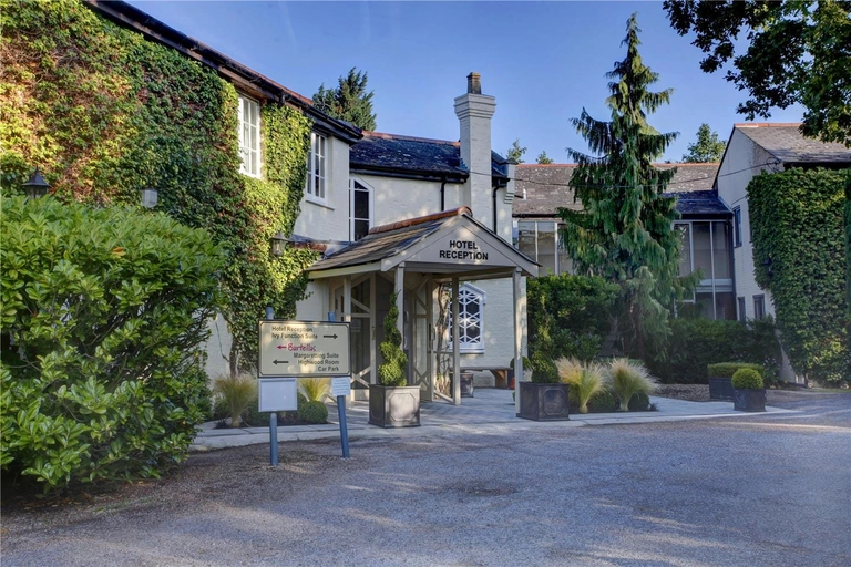 ivy hill hotel grounds and hotel